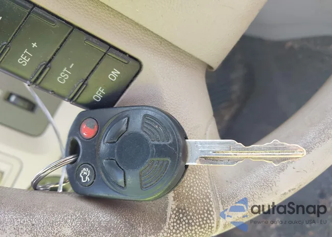 1FMCU93138KB42204: 43027075