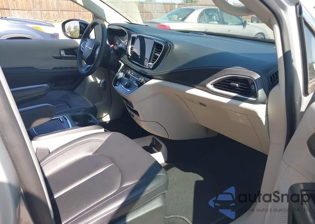 2C4RC1S78RR144543: 43028563