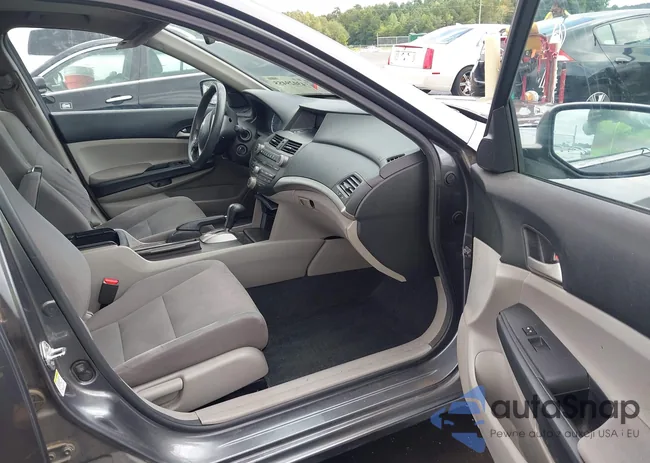 1HGCP2F30BA104489: 43029455