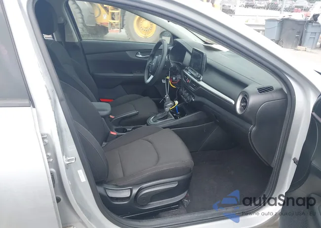 3KPF24AD6KE031454: 43030929