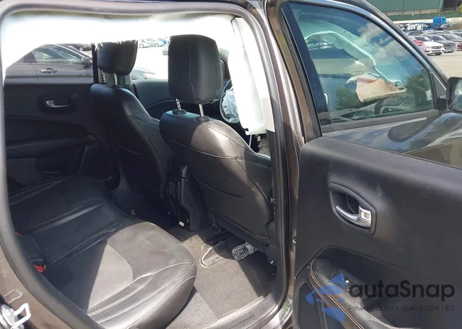 3C4NJDBB8JT245724: 43030962