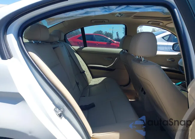 WBAPH5C58AA440231: 43031069