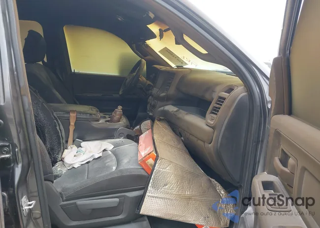 3C6UR5HL6PG568706: 43032906