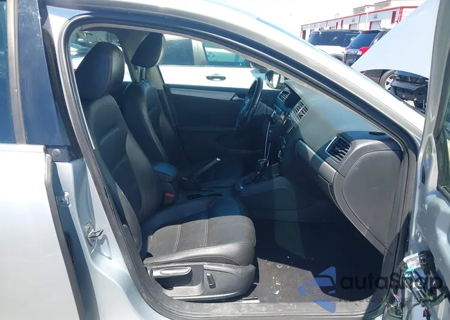 3VWDP7AJ3DM444048: 43032980