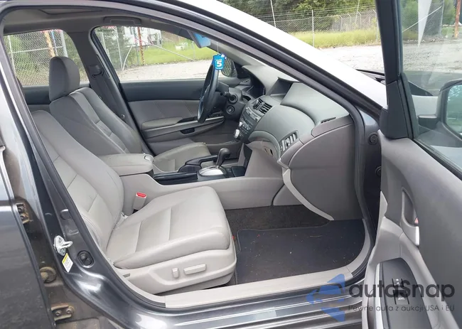 1HGCP3F8XAA028778: 43033107