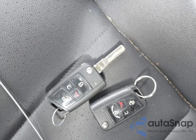 3VW217AU1FM018946: 43034661