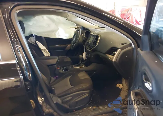 1C4PJLCB0JD566485: 43034751