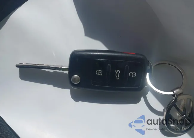 3VWD07AJ9EM284585: 43034135