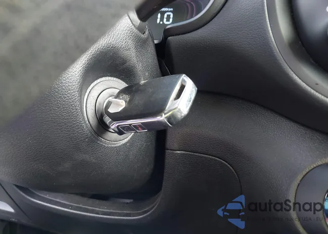 KNDJ23AU5R7910748: 43036761