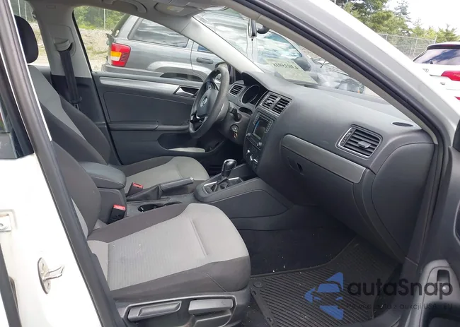 3VW2B7AJ1HM400657: 43035918