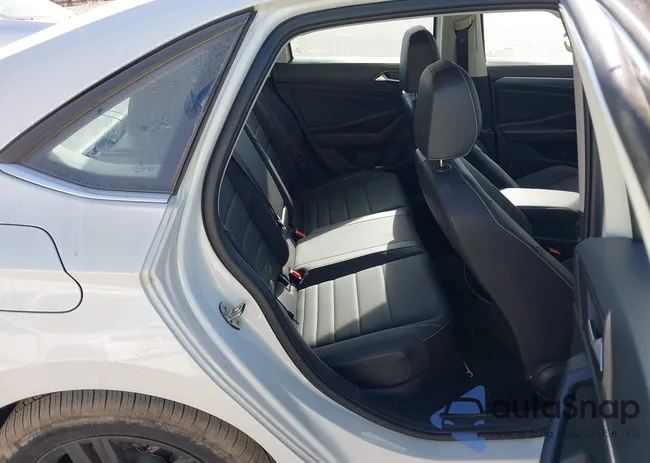 3VW7M7BU4RM042867: 43037000