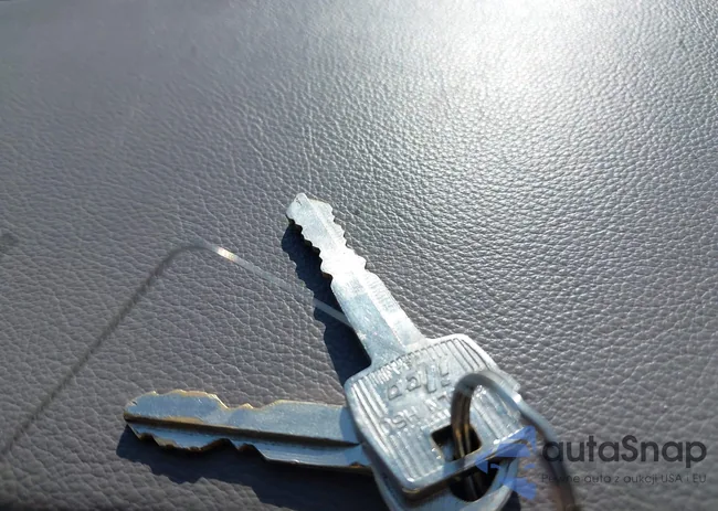 1LNCM81W2MY635517: 43038296