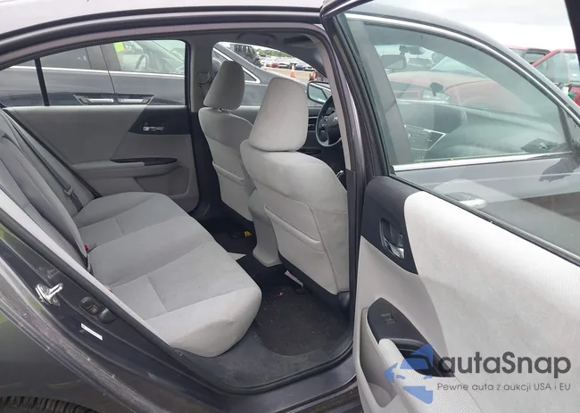 1HGCR2F30DA261128: 43038455