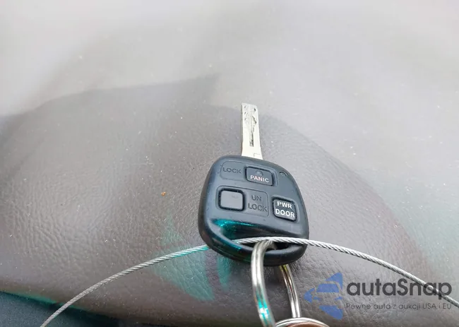 2T2HK31UX8C057741: 43038743