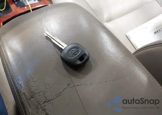 4T1BE30K95U599036: 43037860