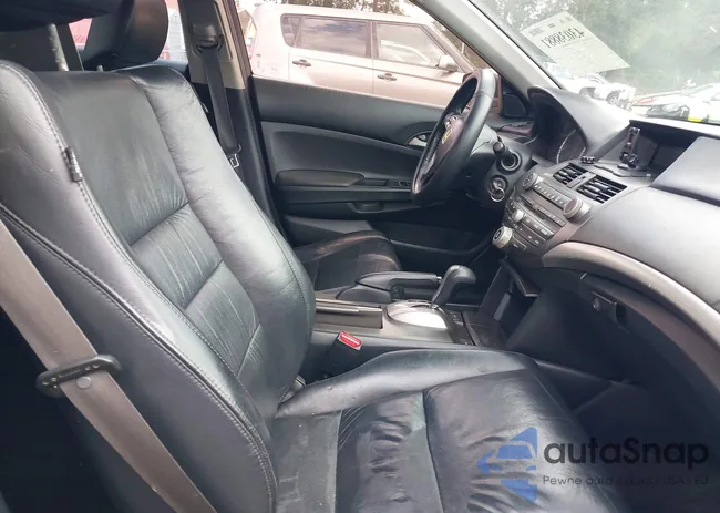 1HGCP2F66BA109951: 43038881