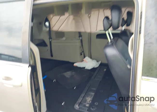 2C4RC1BG4FR600856: 43040281