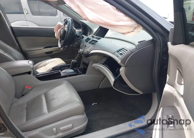 1HGCP3F85AA017848: 43041504