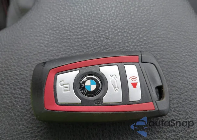 WBA4J1C58KBM14899: 43041756