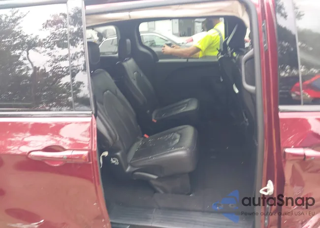 2C4RC1EG2JR165050: 43042474