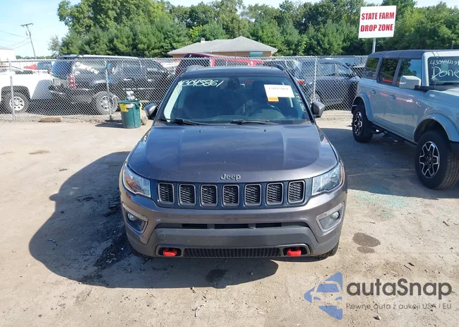 3C4NJDDB9JT207075: 43045861