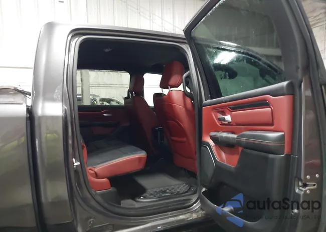 1C6SRFLT8LN257946: 43046060