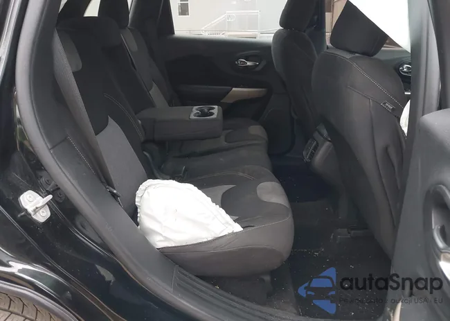 1C4PJLCB0JD544986: 43047809