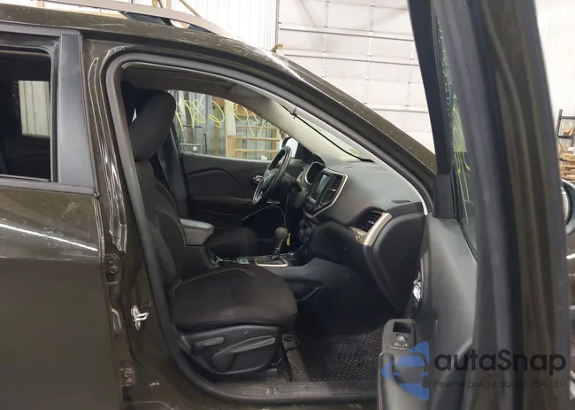 1C4PJMCS2HW565004: 43046899