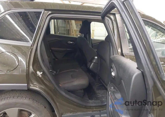 1C4PJMCS2HW565004: 43046899