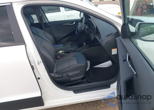 KNDCR3LE7R5146164: 43047176