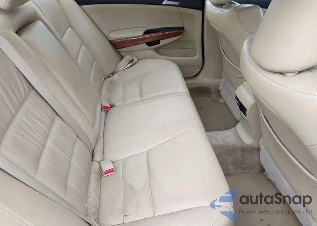 1HGCP3F81BA012647: 43048293