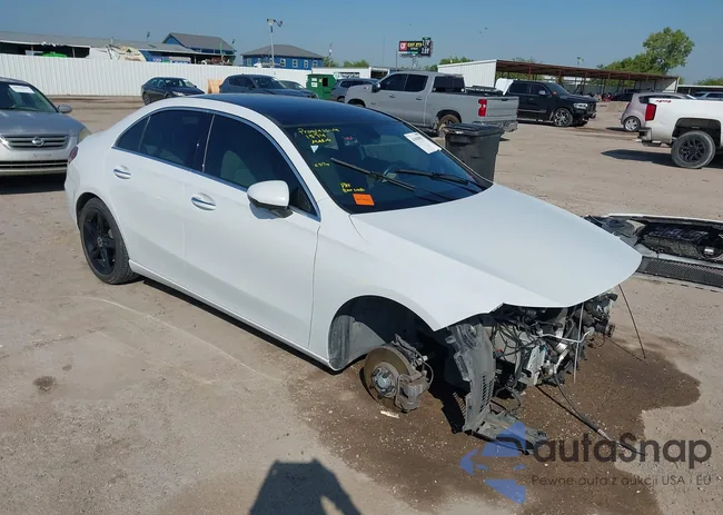 W1K3G4EB7LJ227961: 43049812