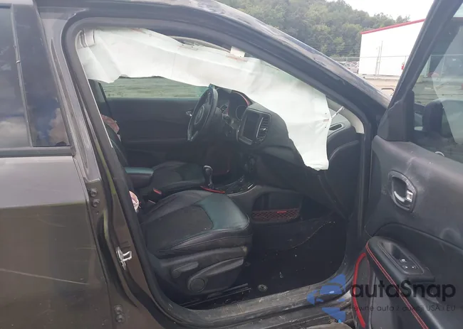 3C4NJDDB4KT683056: 43049171