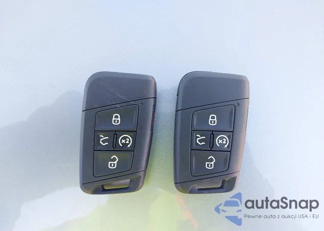 3VV8B7AX8RM228521: 43052758