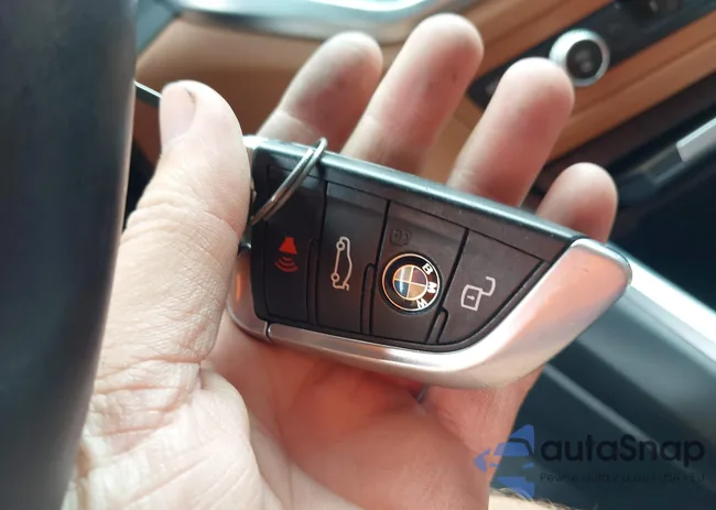 WBA5R7C57KAJ83306: 43053106