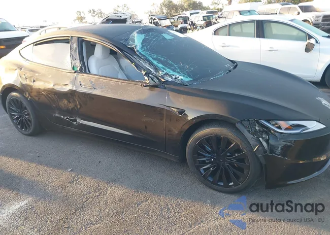 5YJ3E1EB6RF811993: 43056832