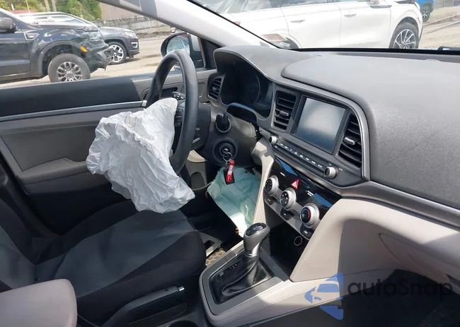 KMHD84LF6KU738085: 43056135