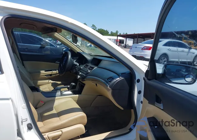 1HGCP2F67BA025749: 43057522