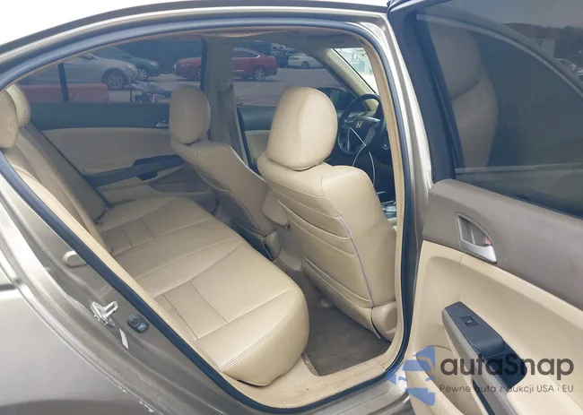 1HGCP26488A026030: 43059275