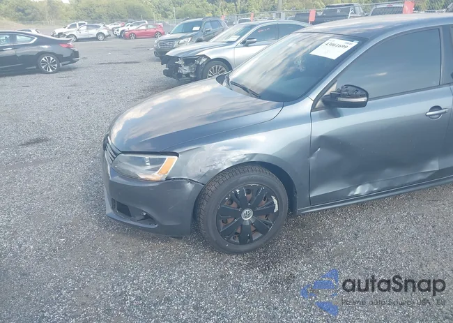 3VWD17AJ3EM249215: 43061699