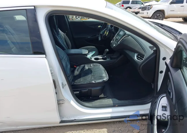 1G1ZB5ST0HF216762: 43062323