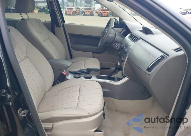 1FAHP35N28W295640: 43063682