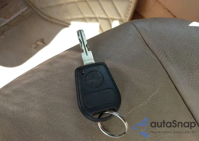 WBAGH8330XDP03884: 43063123