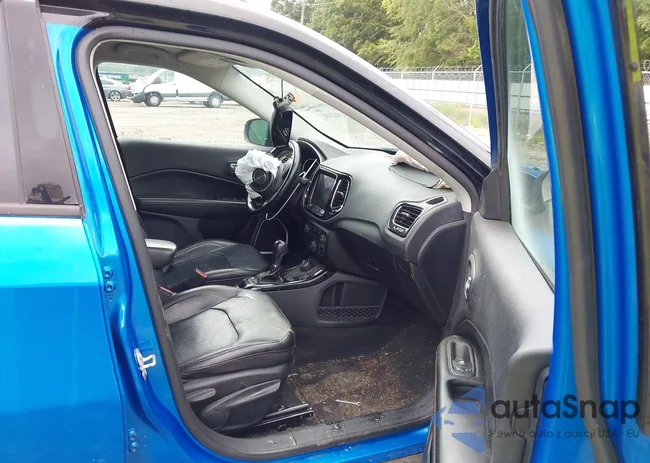 3C4NJDCB7LT208827: 43063182