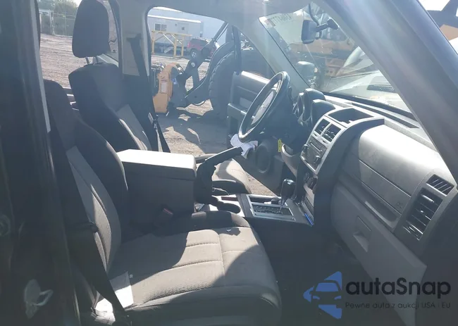 1D8GU58K88W109404: 43064777