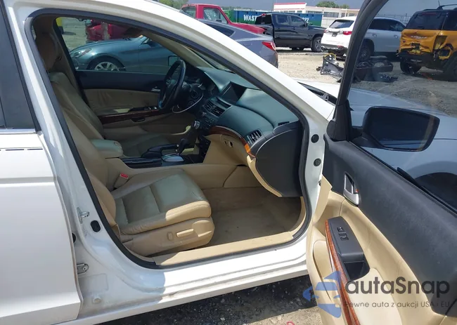 1HGCP3F89BA023900: 43064180