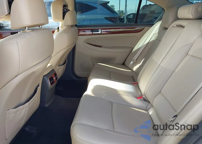 KMHGC4DD6DU215113: 43065687