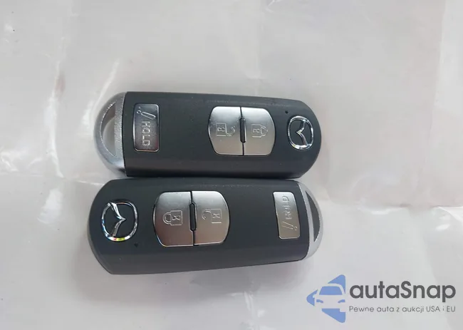 3MZBN1L32JM174444: 43065701