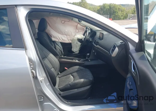 3MZBN1L32JM174444: 43065701