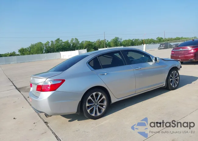 1HGCR2F5XEA165770: 43066365